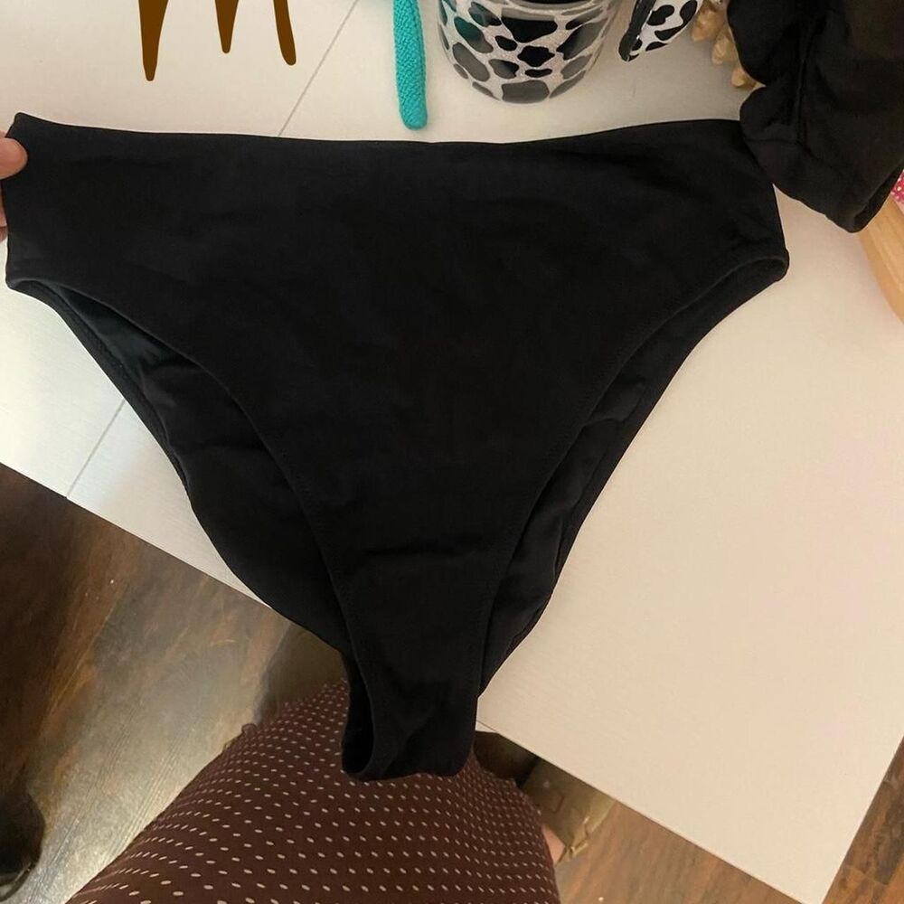 Black bikini bottoms Size M